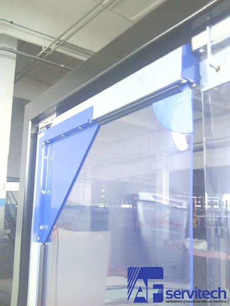 installazione-porte-industriali-a-battente-bologna